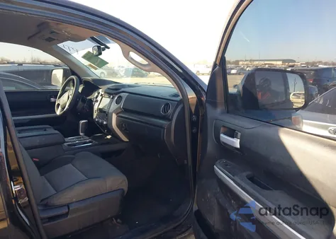 2017 Toyota Tundra Sr5 4.6L V8 z USA, uszkodzony, nr VIN 5TFRM5F12HX116750